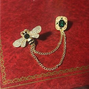 Elegant Gold and Green Bee Chain Brooch